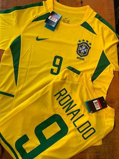 Camisa Brasil 2002 I (Titular) – Modelo Retrô Ronaldo #9