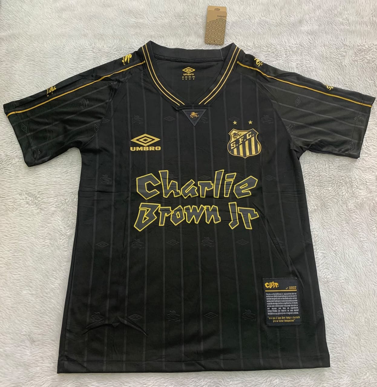 Camiseta Santos Charlie Brown Jr. – Edição Especial – Modelo Torcedor